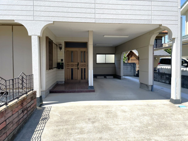 熊谷市広瀬、中古一戸建ての駐車場画像です