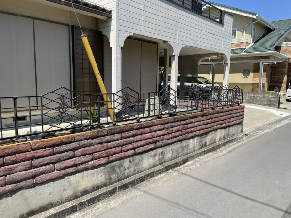 熊谷市広瀬、中古一戸建ての前面道路を含む現地写真画像です
