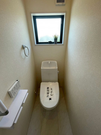 熊谷市末広、新築一戸建てのトイレ画像です