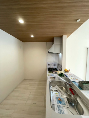 熊谷市末広、新築一戸建てのキッチン画像です