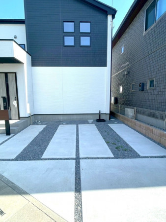 熊谷市上之、新築一戸建ての駐車場画像です