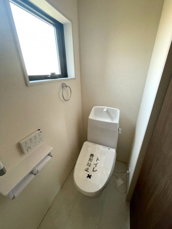 熊谷市末広、新築一戸建てのトイレ画像です