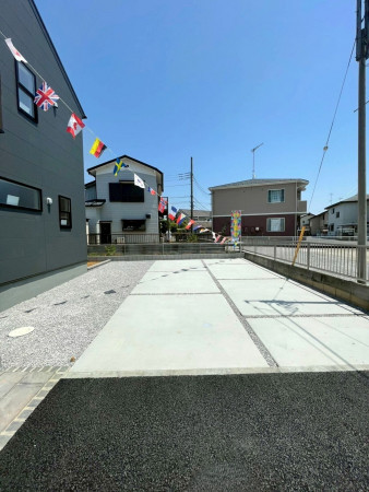 熊谷市末広、新築一戸建ての駐車場画像です