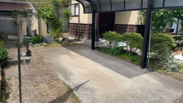 熊谷市石原、中古一戸建ての駐車場画像です