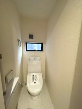 熊谷市万平町、新築一戸建てのトイレ画像です