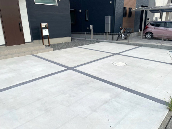 熊谷市久下、中古一戸建ての駐車場画像です