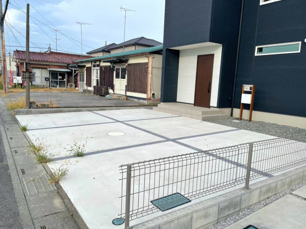 熊谷市久下、中古一戸建ての駐車場画像です