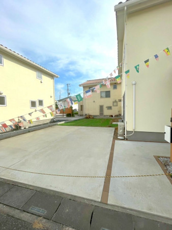 熊谷市久下、新築一戸建ての駐車場画像です