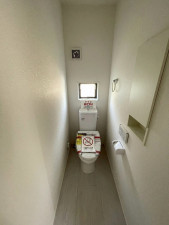 熊谷市肥塚、新築一戸建てのトイレ画像です