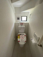 熊谷市肥塚、新築一戸建てのトイレ画像です