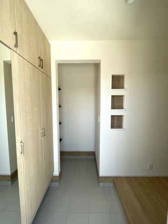 熊谷市赤城町、新築一戸建ての玄関画像です