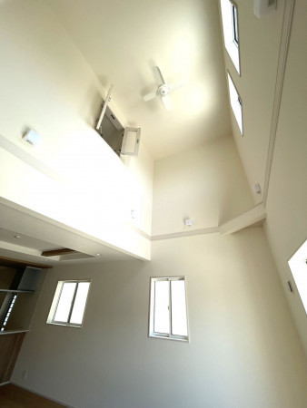 熊谷市赤城町、新築一戸建ての居間画像です