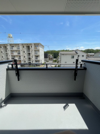 熊谷市赤城町、新築一戸建てのバルコニー画像です