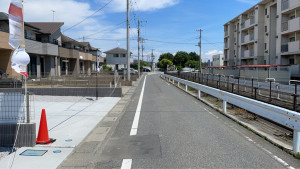 熊谷市赤城町、新築一戸建ての前面道路を含む現地写真画像です