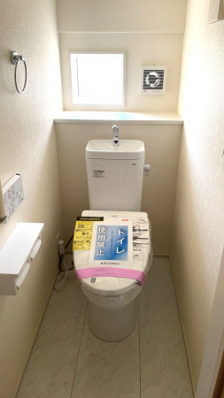 熊谷市赤城町、新築一戸建てのトイレ画像です