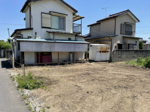 熊谷市拾六間、土地の前面道路を含む現地写真画像です