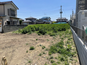 熊谷市拾六間、土地の前面道路を含む現地写真画像です