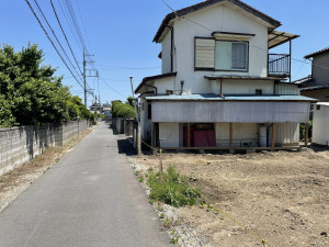 熊谷市拾六間、土地の前面道路を含む現地写真画像です