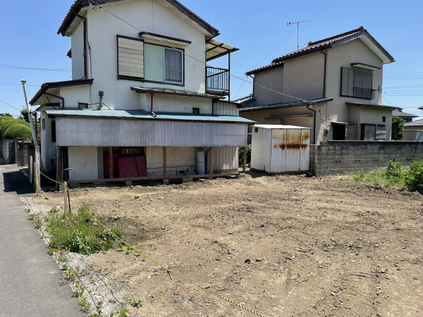 熊谷市拾六間、土地の前面道路を含む現地写真画像です