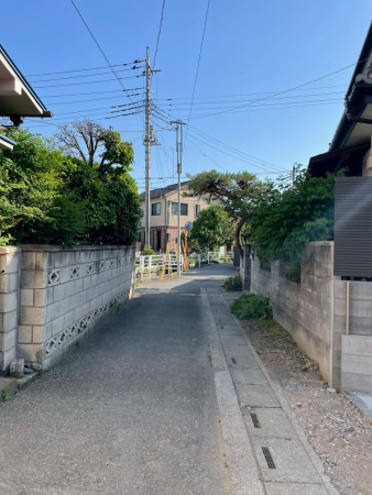熊谷市箱田、新築一戸建ての前面道路を含む現地写真画像です
