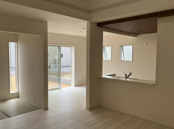 深谷市稲荷町北、新築一戸建ての居間画像です