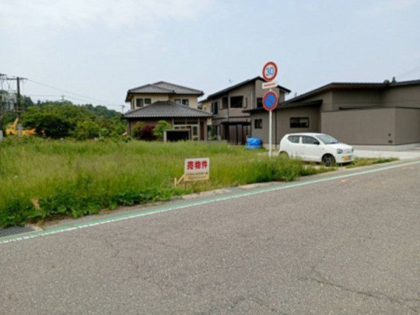 河北郡津幡町字杉瀬、土地の画像です