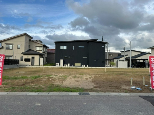 かほく市白尾、土地の画像です