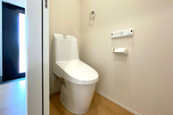 河北郡津幡町字津幡、新築一戸建てのトイレ画像です