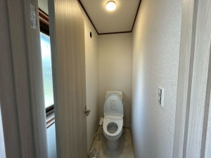 河北郡津幡町字津幡、中古一戸建てのトイレ画像です