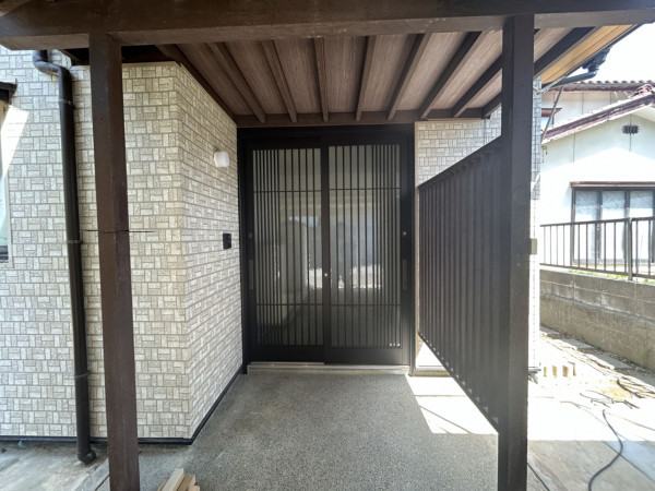河北郡津幡町字津幡、中古一戸建ての玄関画像です