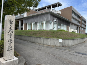 かほく市横山、中古一戸建ての中学校画像です