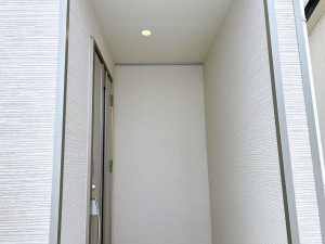 かほく市横山、中古一戸建ての玄関画像です