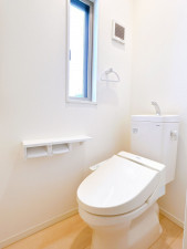 かほく市横山、中古一戸建てのトイレ画像です