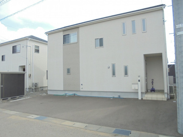 かほく市横山、中古一戸建ての外観画像です