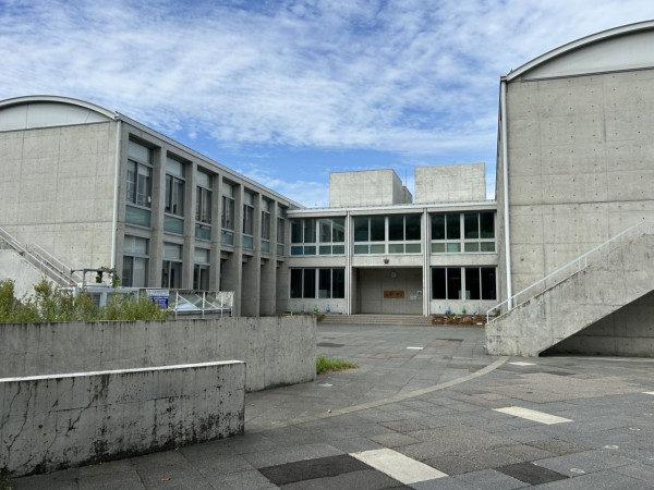 かほく市横山、中古一戸建ての小学校画像です