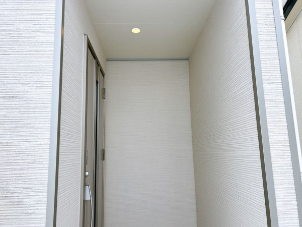 かほく市横山、中古一戸建ての玄関画像です