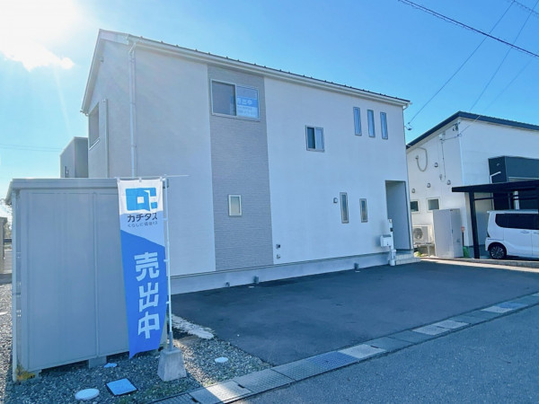 かほく市横山、中古一戸建ての外観画像です