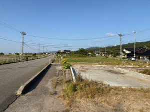 羽咋市大町、土地の前面道路を含む現地写真画像です