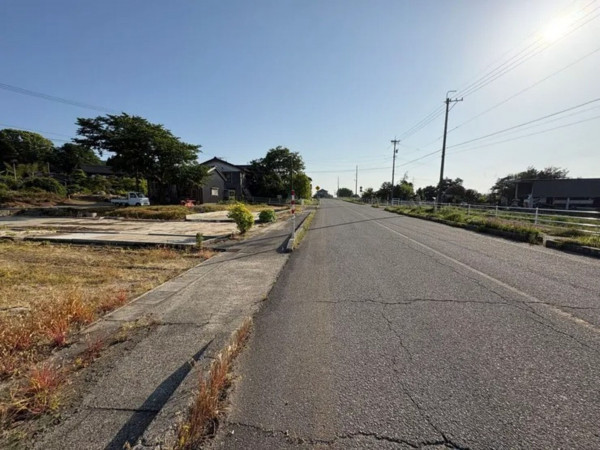 羽咋市大町、土地の前面道路を含む現地写真画像です