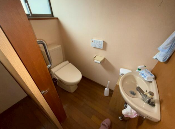 羽咋市羽咋町、中古一戸建てのトイレ画像です