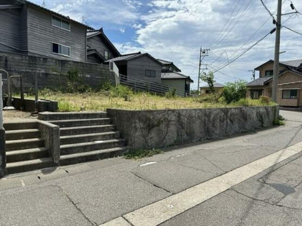 かほく市外日角、土地の画像です