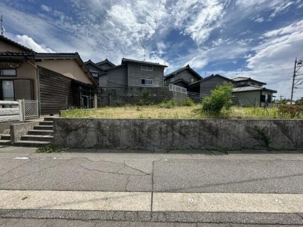 かほく市外日角、土地の画像です