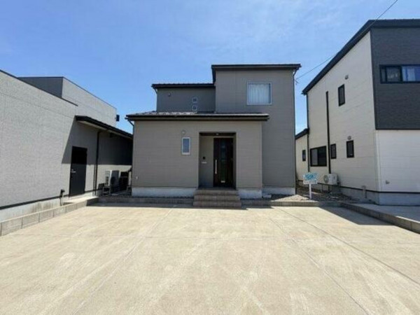 河北郡津幡町字潟端、中古一戸建ての外観画像です