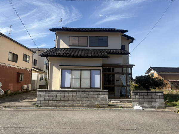 河北郡津幡町字能瀬、中古一戸建ての外観画像です