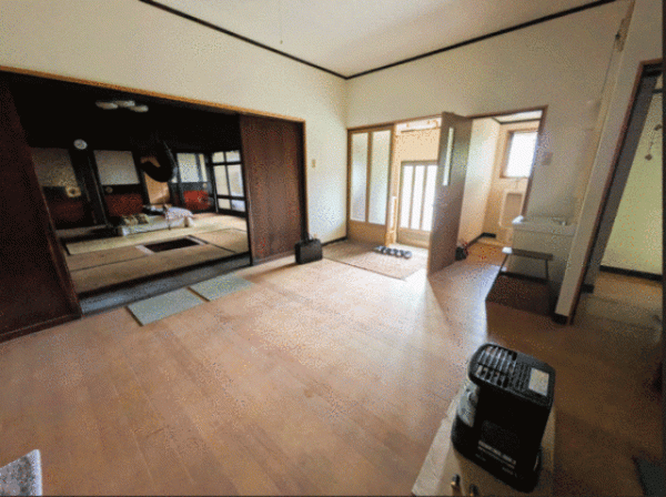 羽咋市鹿島路町、中古一戸建ての居間画像です