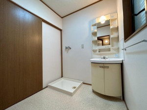 金沢市野町、中古一戸建ての洗面画像です