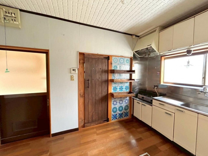 金沢市東山、中古一戸建てのキッチン画像です