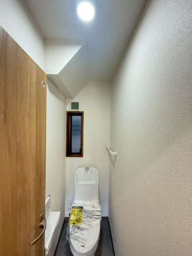金沢市新神田、中古一戸建てのトイレ画像です