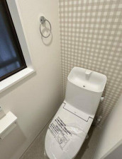 金沢市横川、中古一戸建てのトイレ画像です