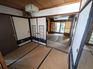 金沢市本多町、中古一戸建ての居間画像です